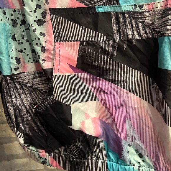 Vibrant & Lightweight Abstract Print Windbreaker Jacket - Flirtitude Active (Siz - Picture 3 of 4